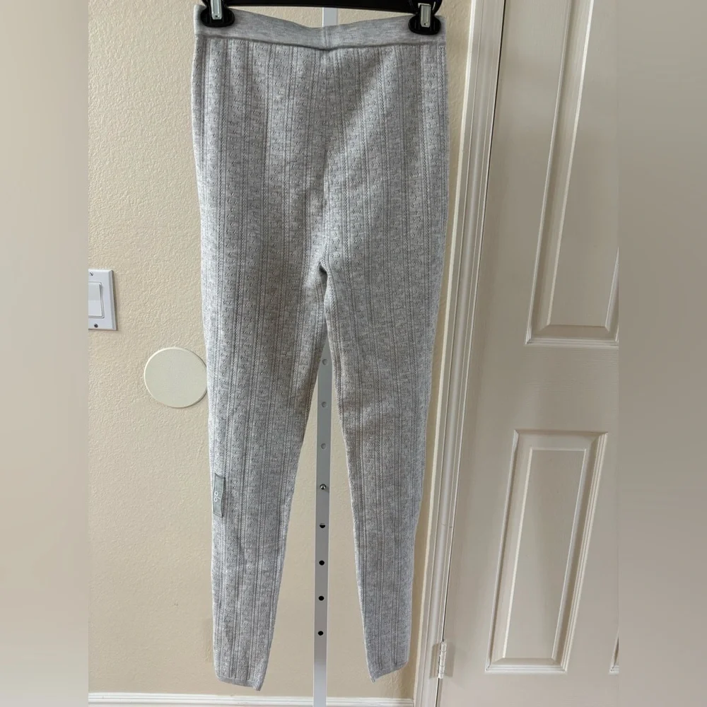 NWOT - Alo Yoga Pointelle Sweater Be Mine Legging in Light Grey Heather - Size S